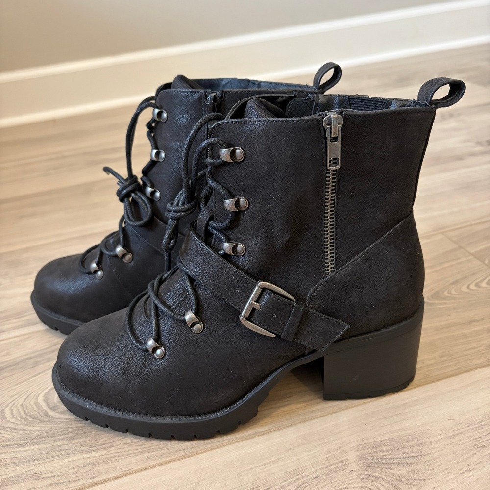 Torrid Lug Heel Lace Up Combat Boots Goth Edgy Black 9.5 Side Zip Buckle